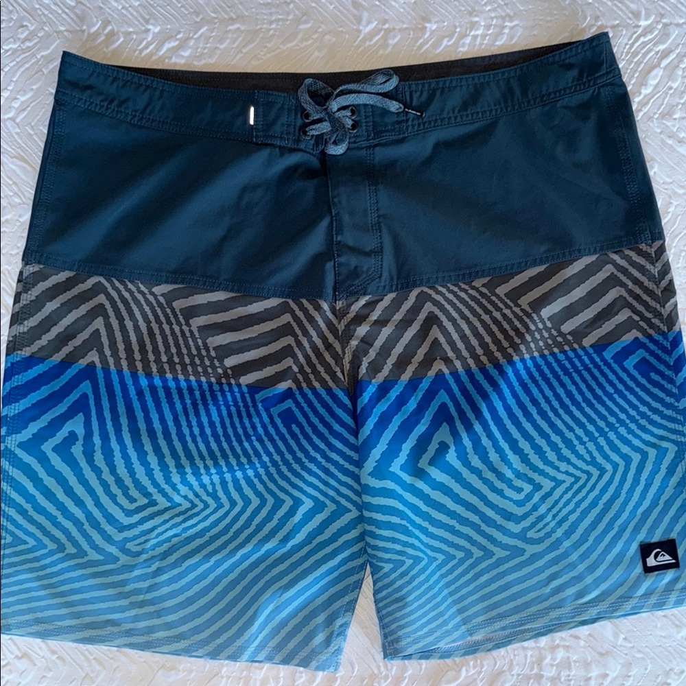 Quiksilver Blue and Gray Surfsilk 20” Surf Shorts EUC 38